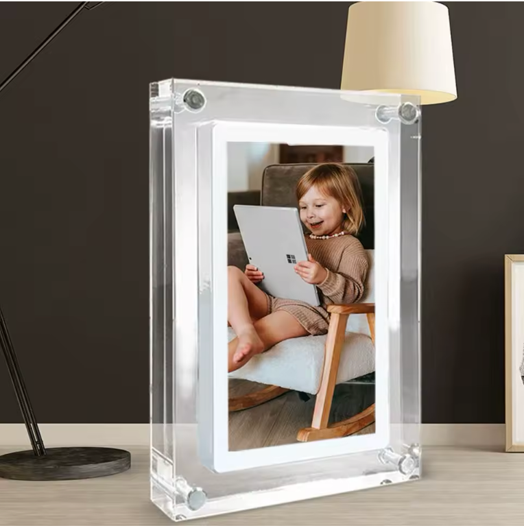 Aura Love Digital Photo Frame